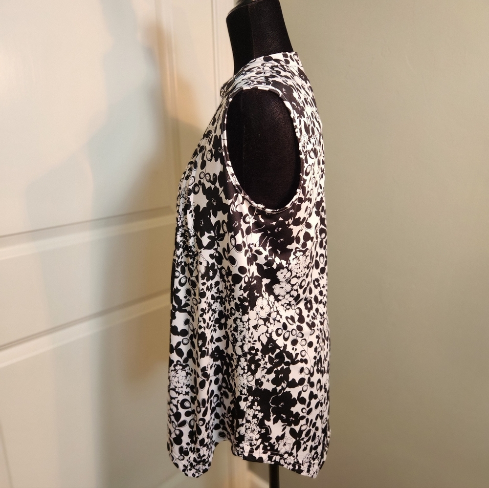 Southern Lady Monochrome Floral Blouse - Picture 2 of 7